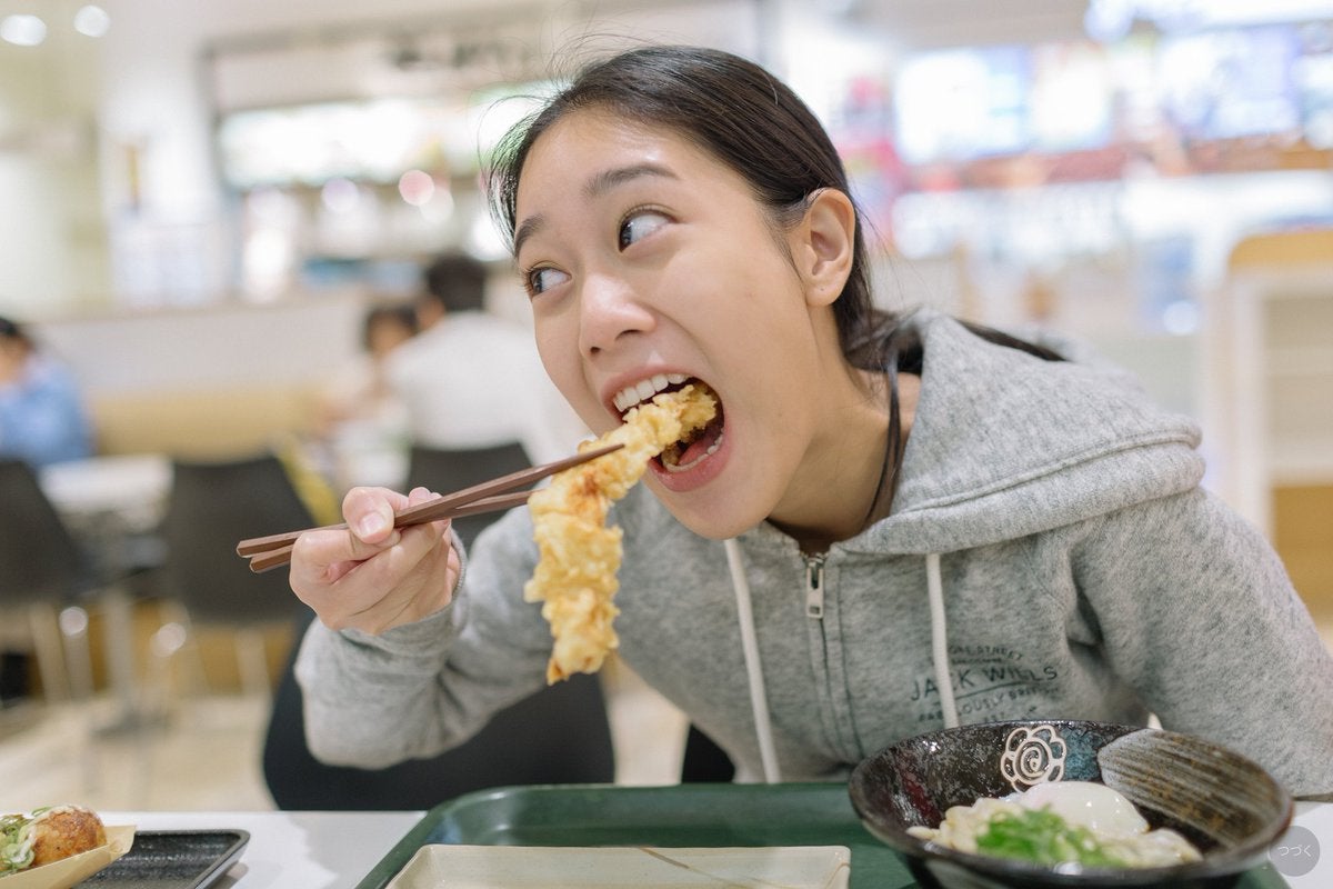 ผู้หญิง 33% ออกไปเดทเพื่อได้ทานอาหารฟรี - WORLD OF BUZZ