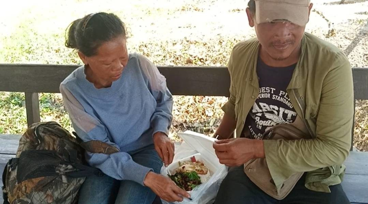2 ผัวเมีย ถูกเบี้ยวค่าแรง เดินเท้า 4 วัน จากโคราชกลับชลบุรี กินมะขามข้างทางประทังชีวิต - WORLD OF BUZZ