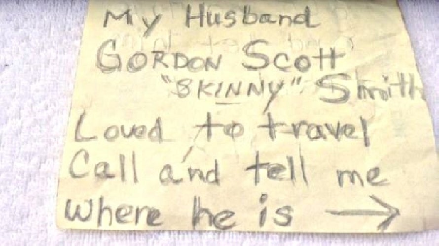 ลอยขวดเถ้ากระดูกสามีในทะเล Judy Glunz Sidney