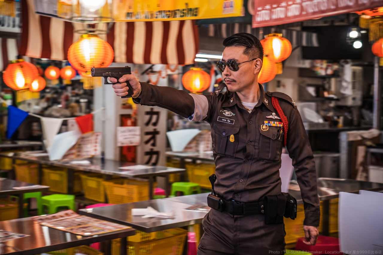 หนุ่มญี่ปุ่นชอบตำรวจไทย ซื้อชุดตำรวจแต่ง Cosplay ถ่ายรูปตามร้านอาหารไทยในญี่ปุ่น