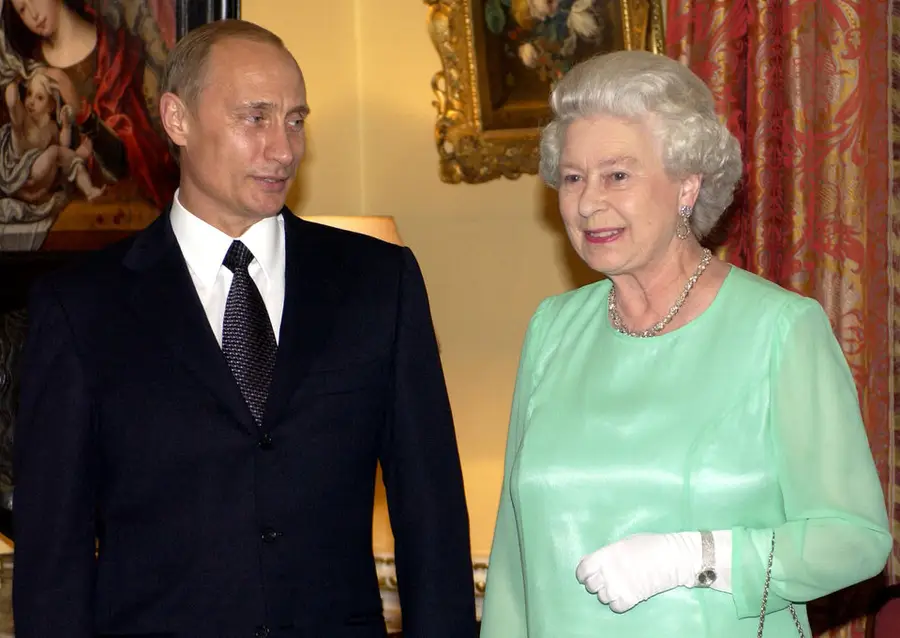 พ.ศ. 2546/ค.ศ. 2003: ประธานาธิบดีรัสเซีย &Quot;วลาดิเมียร์ ปูติน (Vladimir Putin)&Quot; เดินทางเยือนอังกฤษเป็นครั้งแรก และเข้าเฝ้า &Quot;สมเด็จพระราชินีนาถเอลิซาเบธที่ 2&Quot;