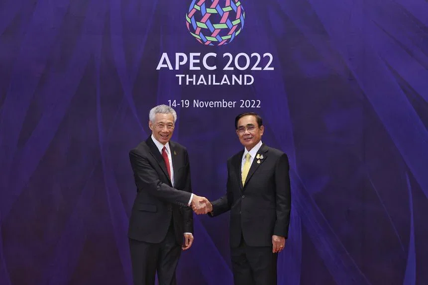ลี เซียนลุง นายกฯ สิงปคโปร์ APEC จับมือประยุทธ์
