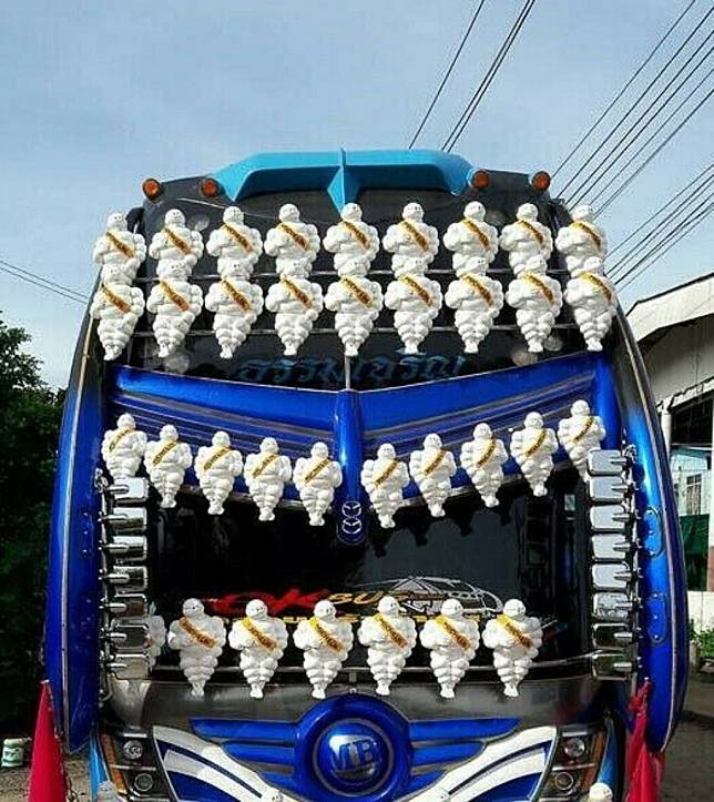 รถบรรทุกไทยติดตุ๊กตามิชลิน