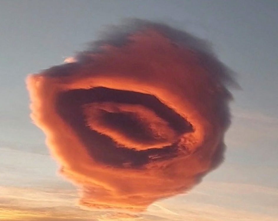 ชาวตุรกีเจอเมฆรูปทรงประหลาด UFO