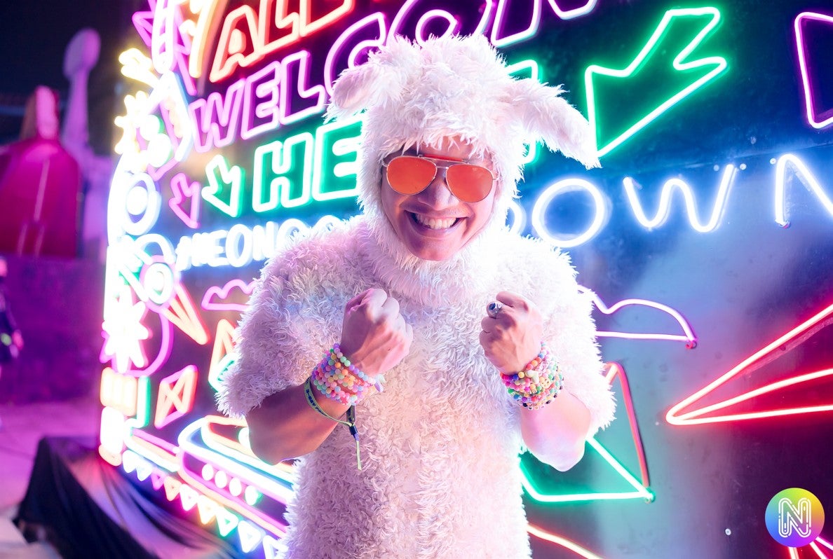รีวิว “Neon Countdown 2022” งานเคาท์ดาวน์ที่มาพร้อมสุดยอดปาร์ตี้ต้อนรับปี 2023!