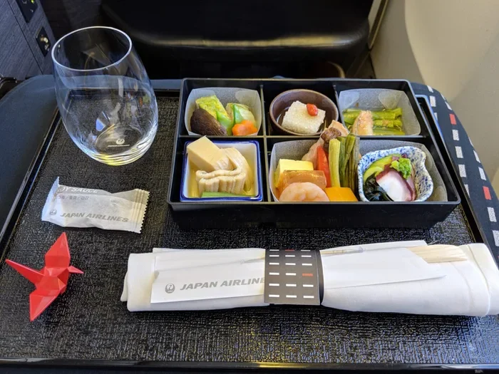 japan airlines เสิร์ฟกล้วย อาหารว่าง