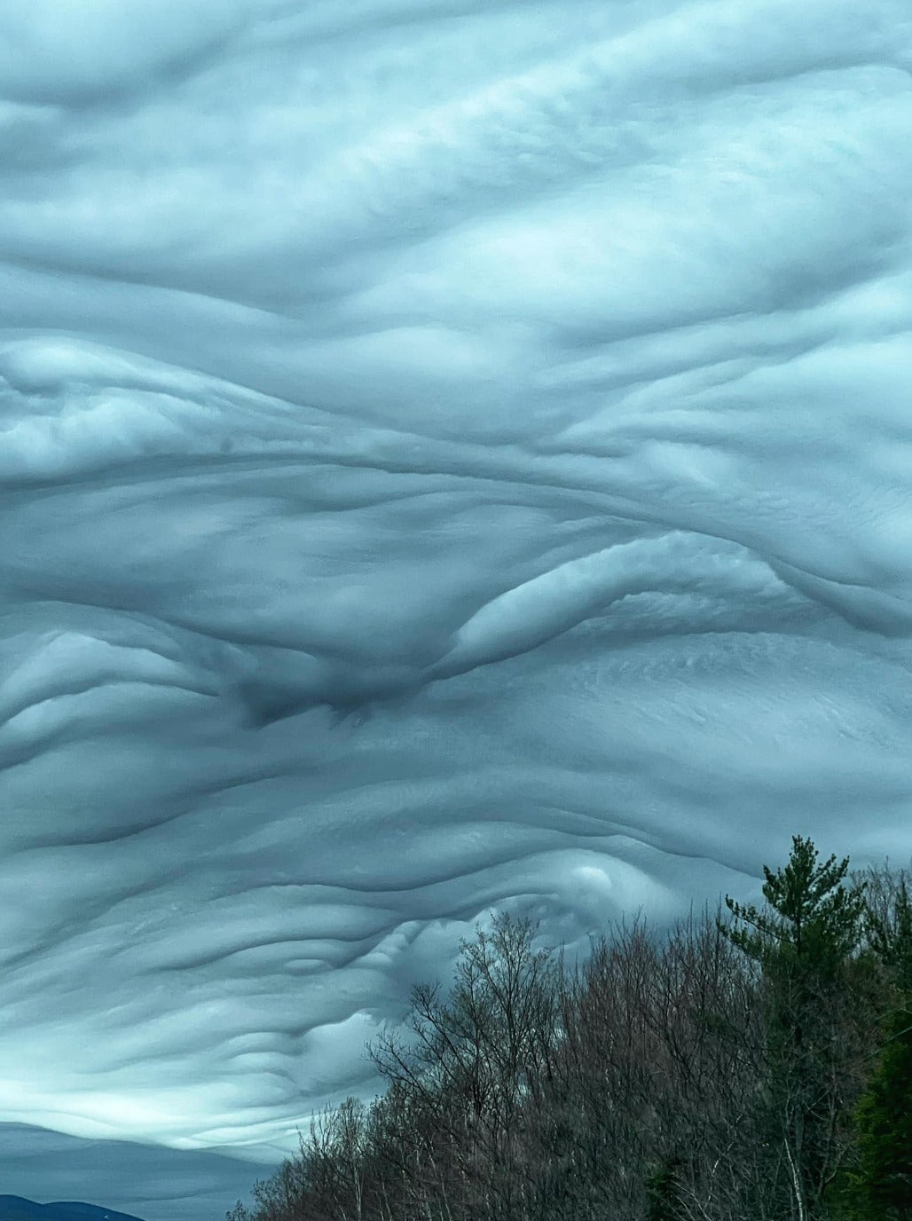 เมฆก่อตัวคล้ายคลื่นทะเล Undulatus Asperatus ภาพวาด แวนโก๊ะ