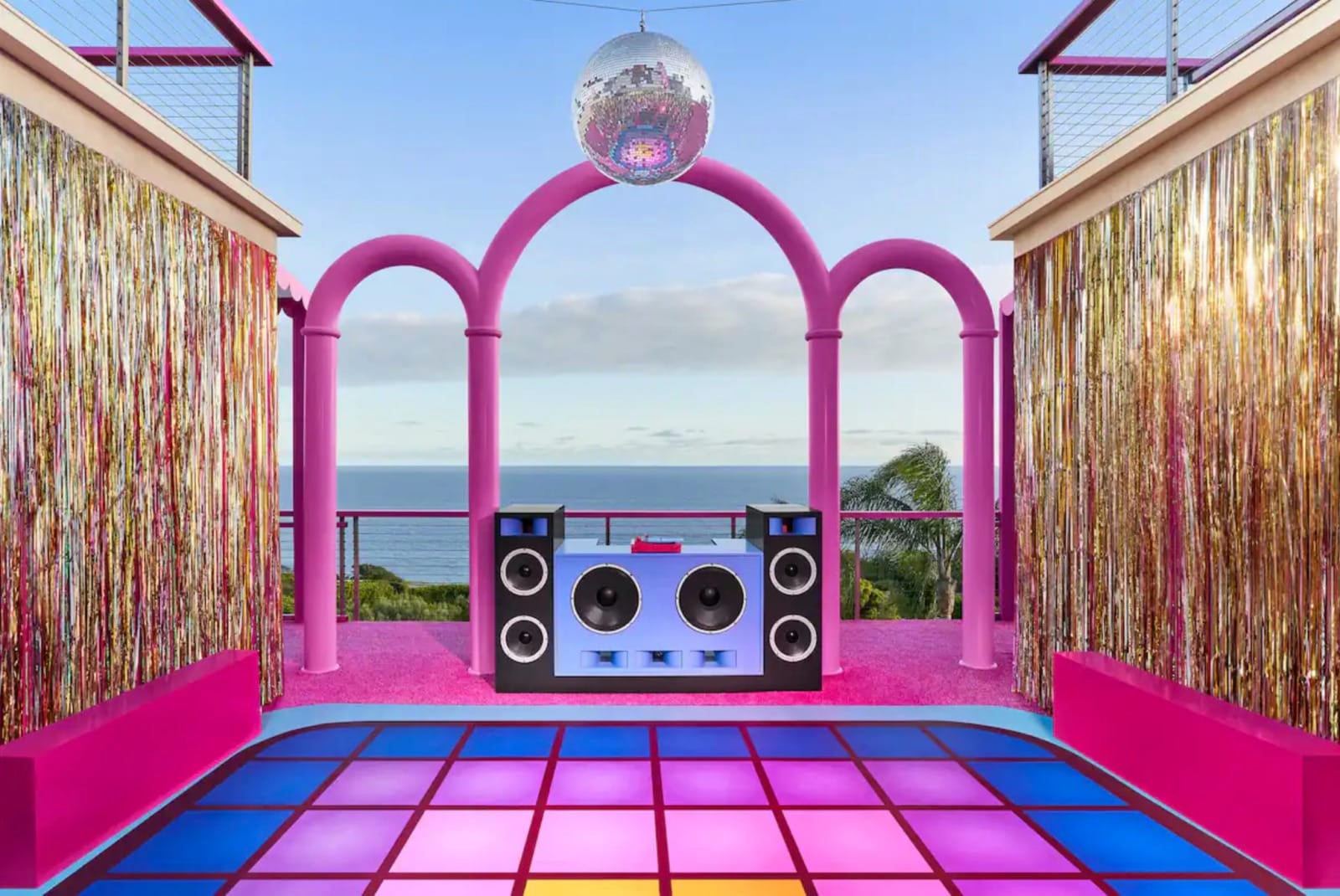 Barbie’s Malibu DreamHouse บ้านบาร์บี้ เคน Airbnb
