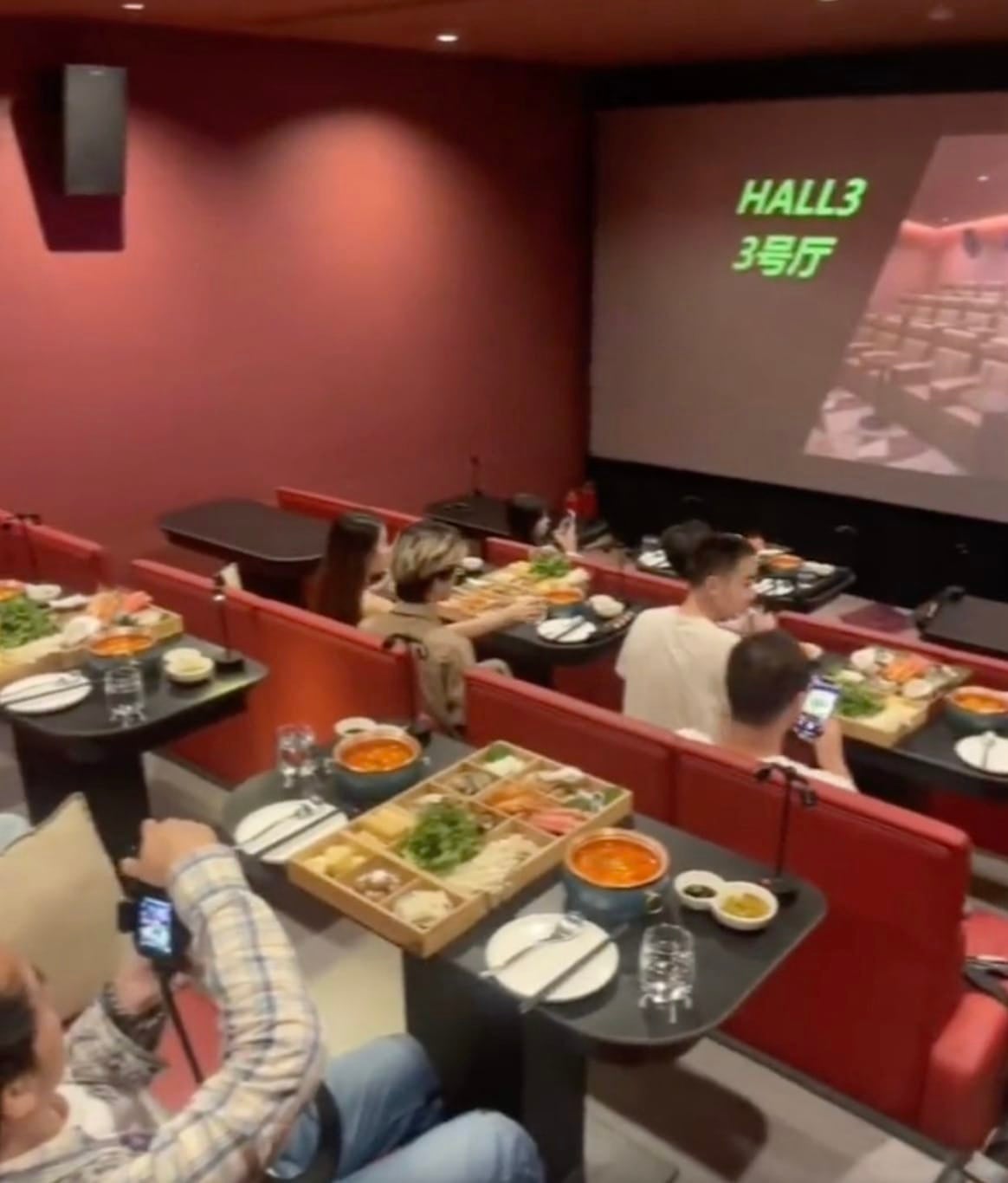 โรงภาพยนตร์ในจีน กินชาบูในโรงหนังได้