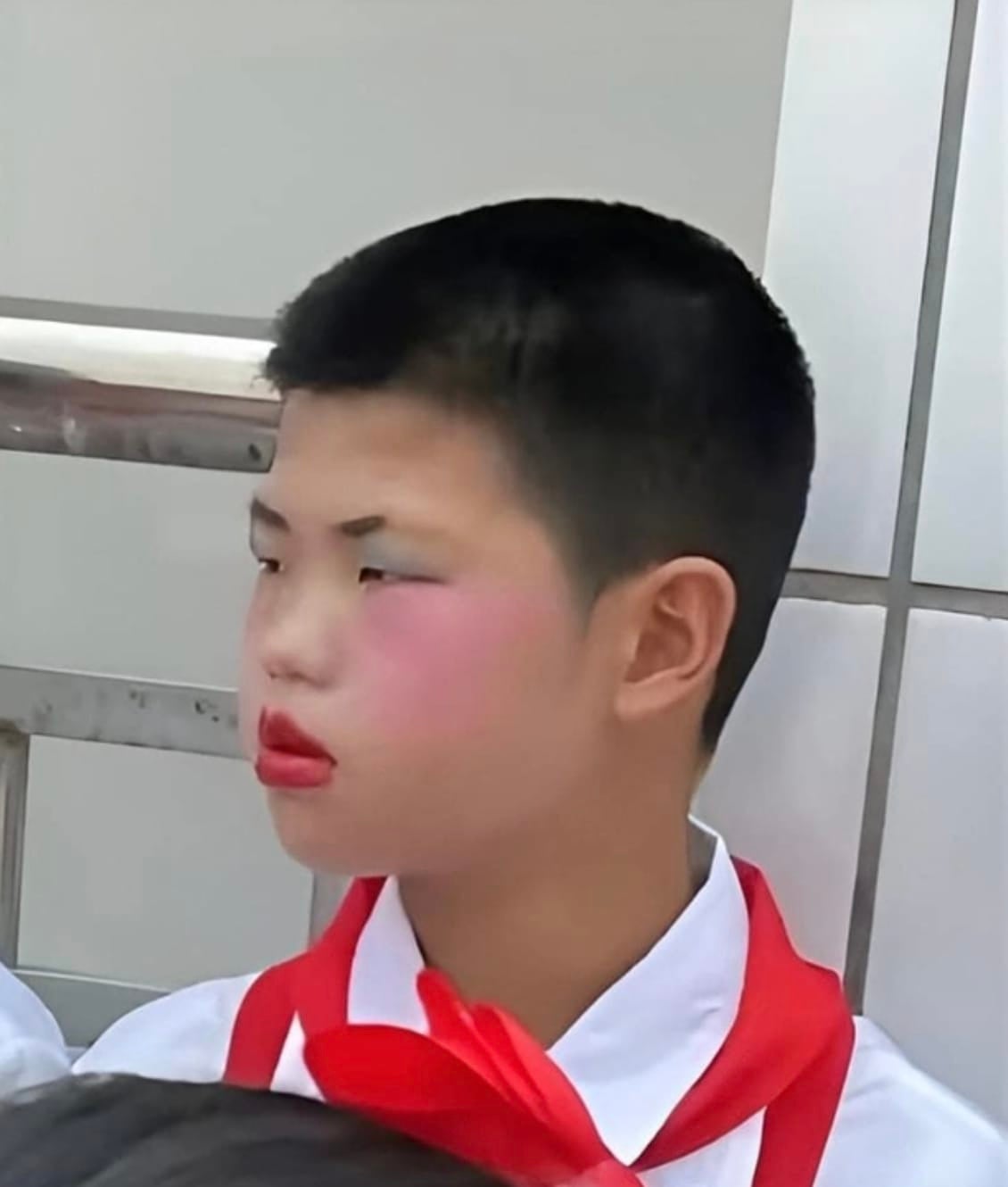เด็กชายจีน แต่งหน้าวันเด็ก