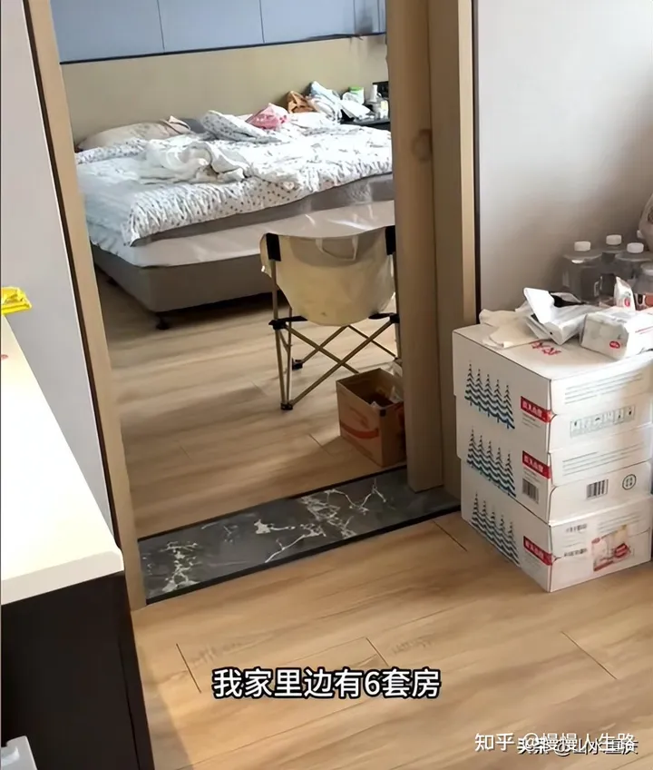 ครอบครัวชาวจีนอาศัยในโรงแรมแทนบ้าน 8
