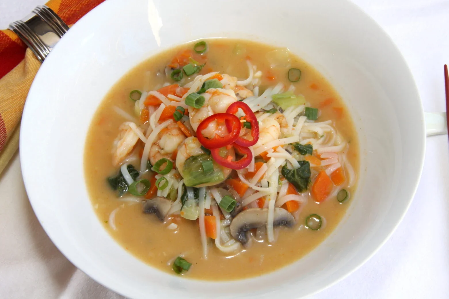 เพจต่างชาติสอนทำซุปผัดไทยใส่กุ้งและผัก