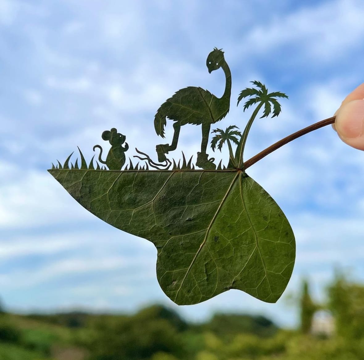 ผลงานศิลปะการตัดแต่งใบไม้สุดเจ๋ง Lito Leaf Art