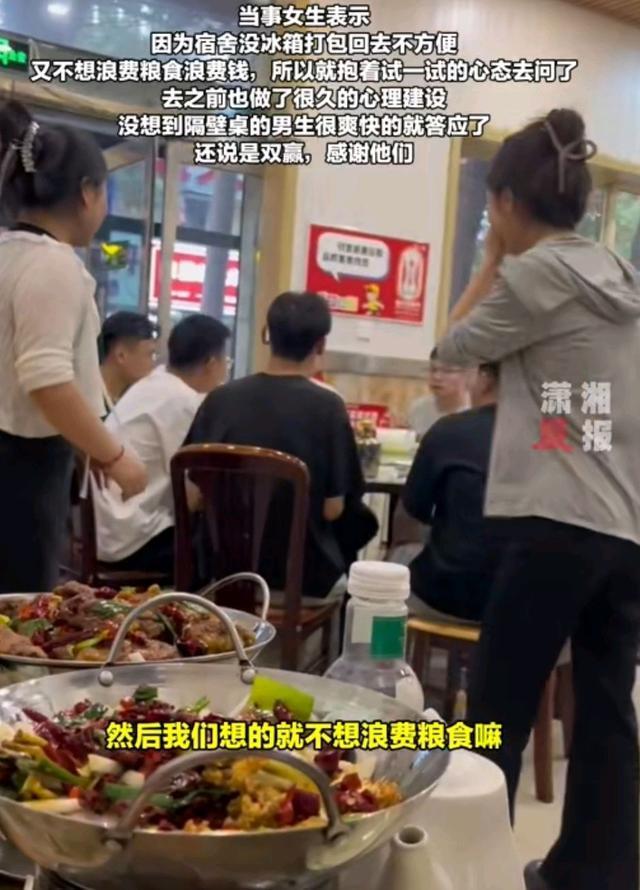 สองสาวจีนสั่งอาหารมาเยอะจนกินไม่หมด แต่ไม่อยากห่อกลับบ้าน เลยขายอาหารที่เหลือให้โต๊ะข้าง ๆ แทน?!