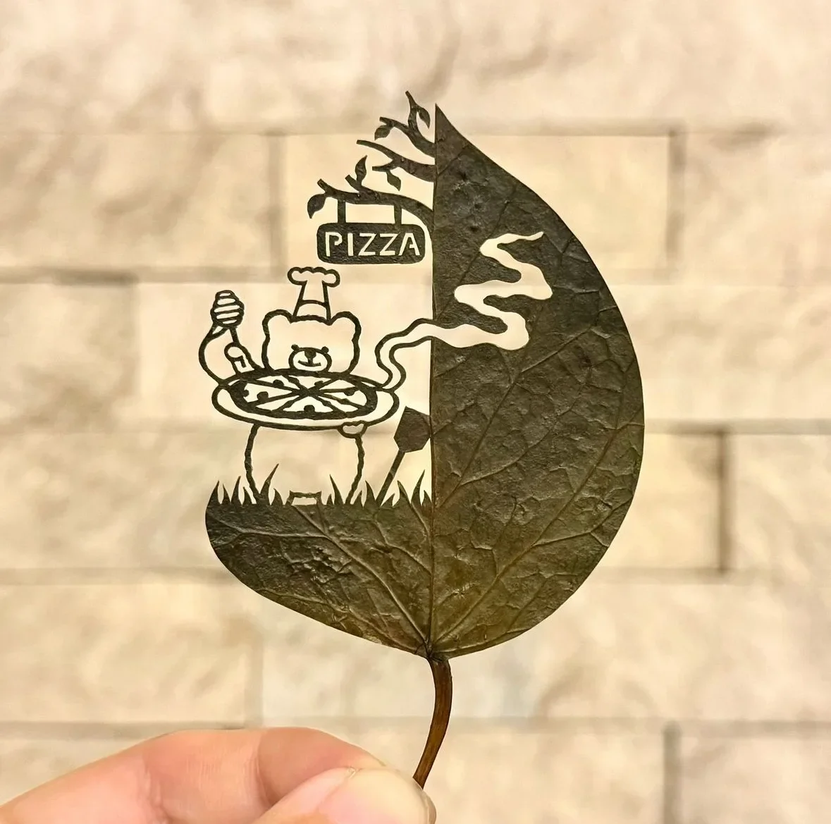 ผลงานศิลปะการตัดแต่งใบไม้สุดเจ๋ง Lito Leaf Art