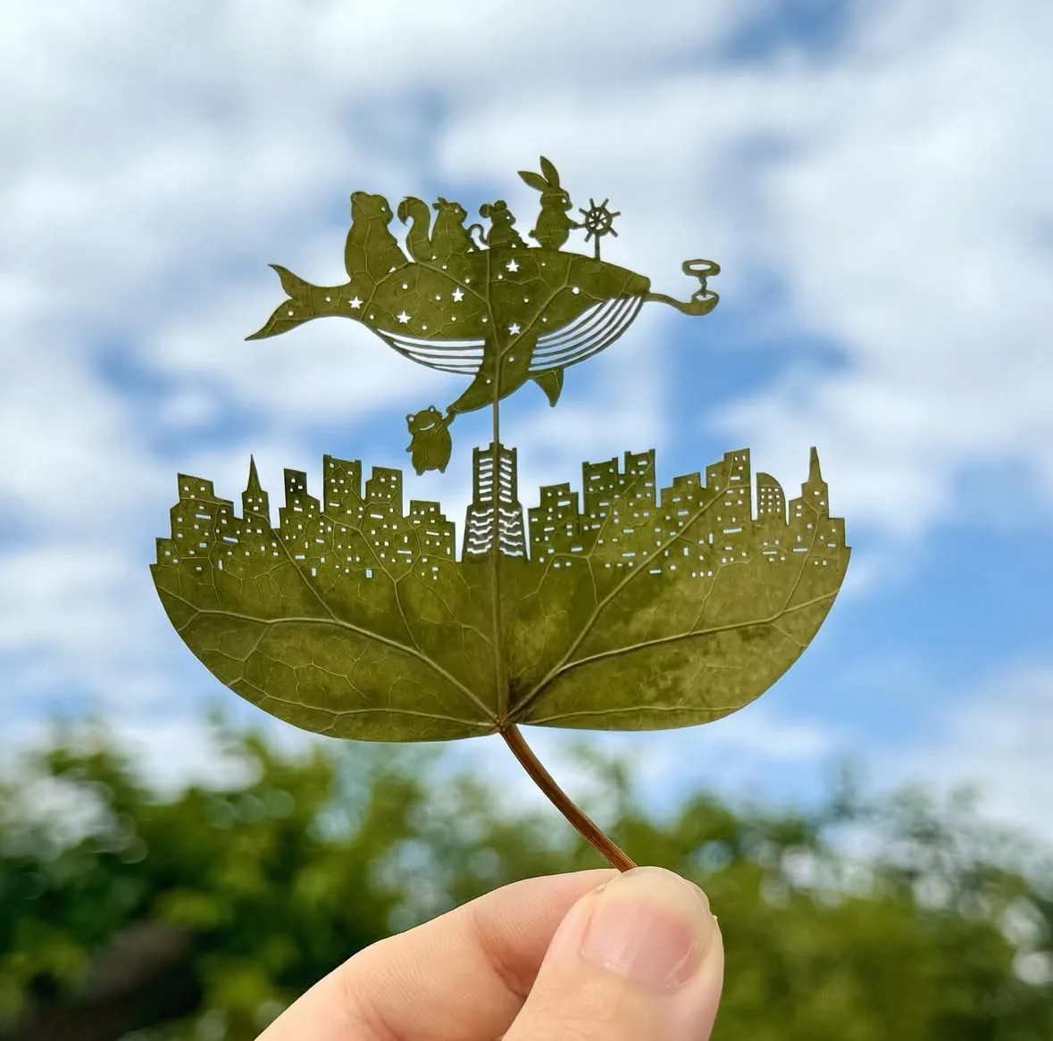 ผลงานศิลปะการตัดแต่งใบไม้สุดเจ๋ง Lito Leaf Art