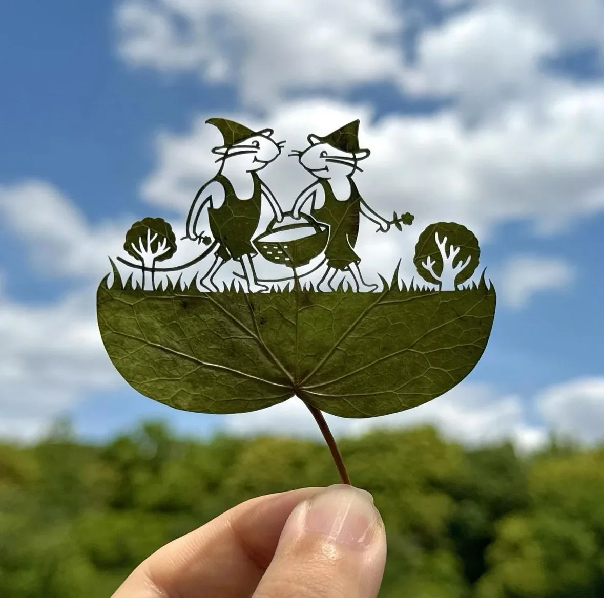 ผลงานศิลปะการตัดแต่งใบไม้สุดเจ๋ง Lito Leaf Art