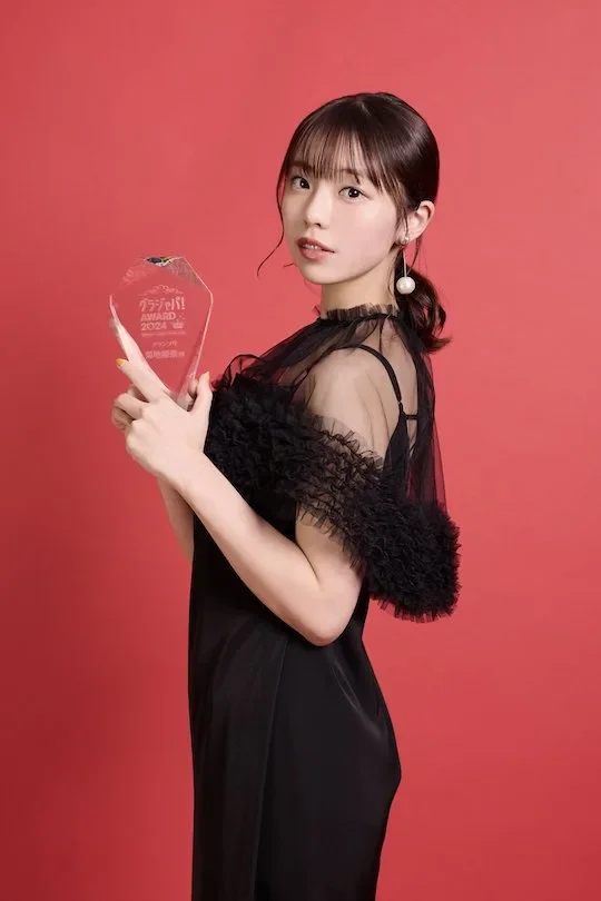 "Hina Kikuchi" และ "Cocoro Toyoshima" คว้ารางวัลนางแบบกราเวียร์ประจำปีนี้ร่วมกัน จากเวที "Gravure Japan Awards 2024"