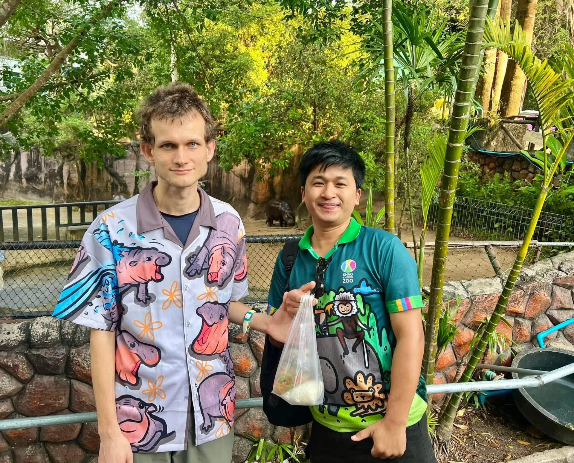 "วิทาลิก บูเทอริน (Vitalik Buterin)" มหาเศรษฐีผู้สร้างเหรียญ "Ethereum (ETH)" บริจาคเงิน 10 ล้านบาท สร้างบ้านใหม่ให้ "หมูเด้ง"