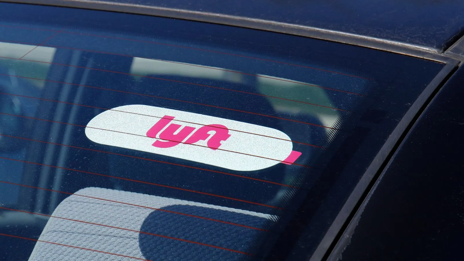 แร็ปเปอร์สาว "ดาจัว บแลนดิ้ง (Dajua Blanding)" ฟ้อง "Lyft" หลังพนักงานขับรถปฏิเสธไม่รับ เพราะกลัวยางระเบิด!