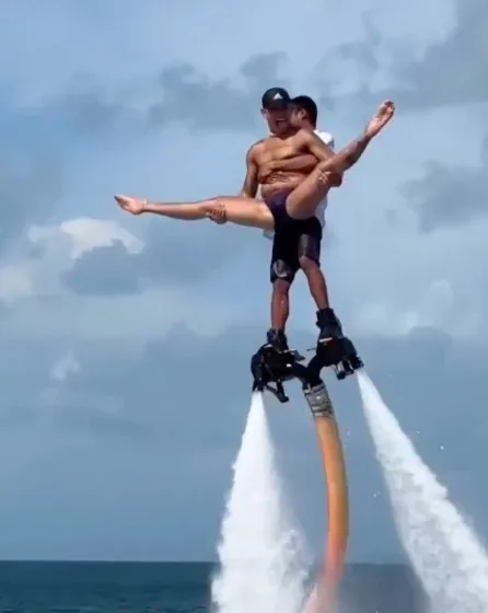 ชาวเน็ตแห่แชร์คลิปหนุ่มโชว์เล่น Flyboard แบบใหม่แบบสับจนกลายเป็นไวรัล 15.8 ล้านวิว!