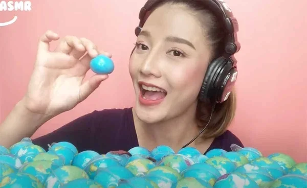 ชาวเน็ตแห่อาลัย "ปุยฝ้าย" อินฟลูฯ สายกินชื่อดังชาวไทยผู้ติดตามหลักล้าน ประสบอุบัติเหตุทางถนนเสียชีวิต