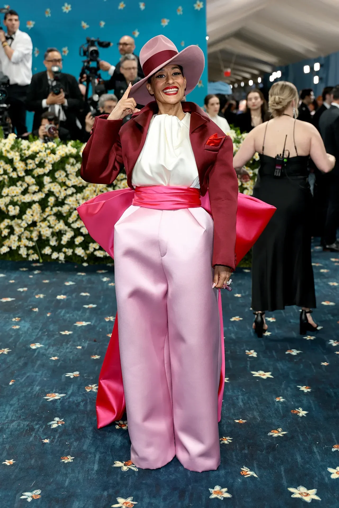 ส่อง 25 อันดับชุดที่ดีที่สุดในงาน "Met Gala 2025" โดย "Vanity Fair"