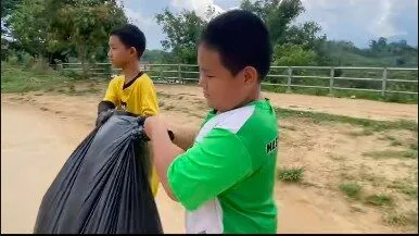 เด็กไทยหัวใจรักษ์โลกทำคอนเทนต์เก็บขยะตามยอดฟอล "TikTok" ล่าสุดผู้ติดตามทะลุหลักแสน!