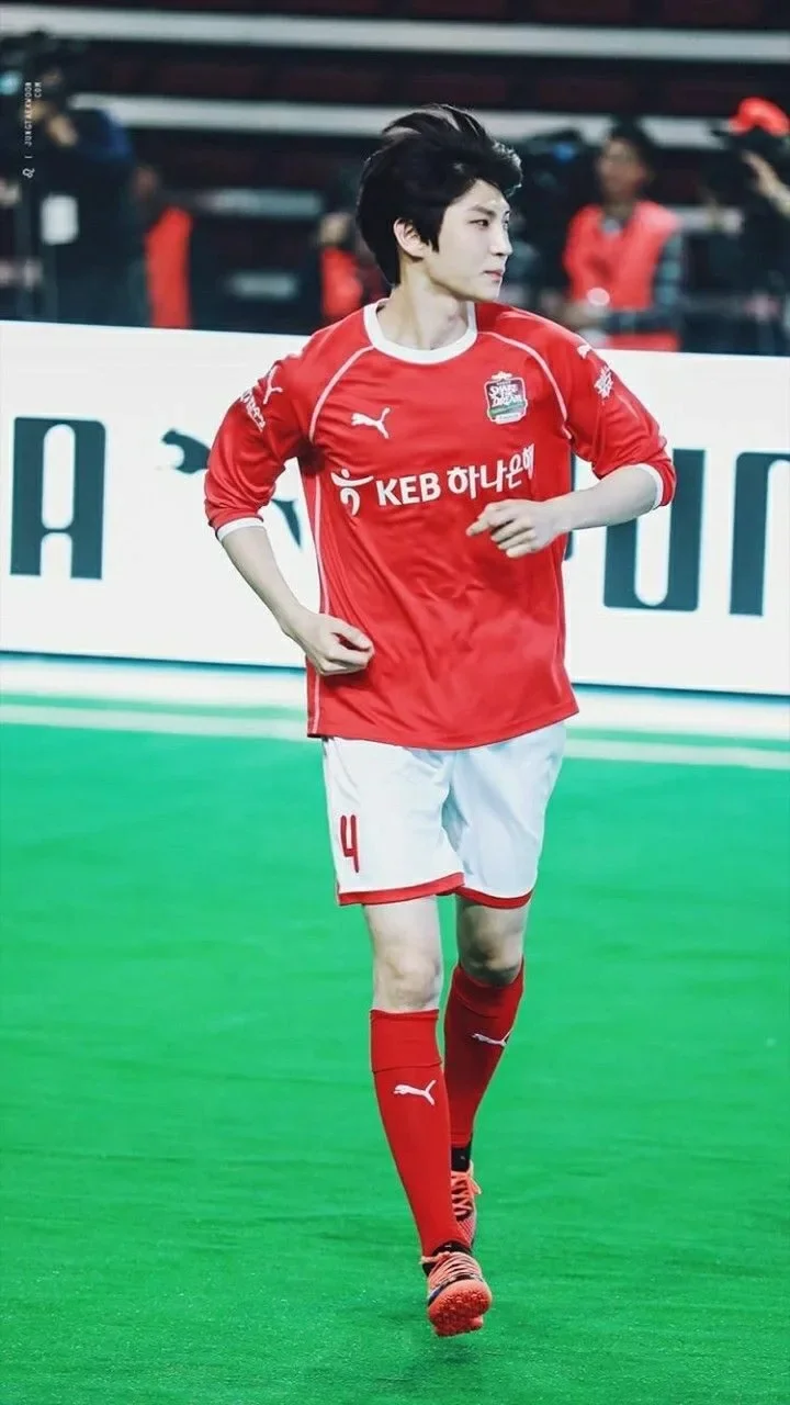 เผย 8 ไอดอลชายเกาหลีที่เคยเป็นนักกีฬา ที่คุณอาจไม่เคยรู้มาก่อน