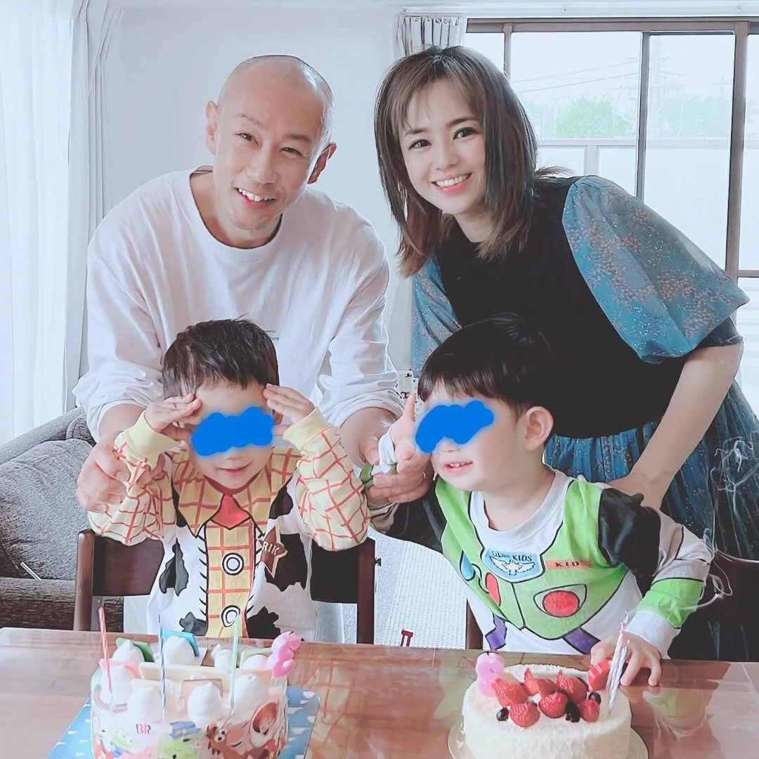 ลูกชายฝาแฝดของ "โซระ อาโออิ (Sora Aoi)" ถูกบูลลี่ในโรงเรียนเพราะแม่เคยเป็นดารา AV