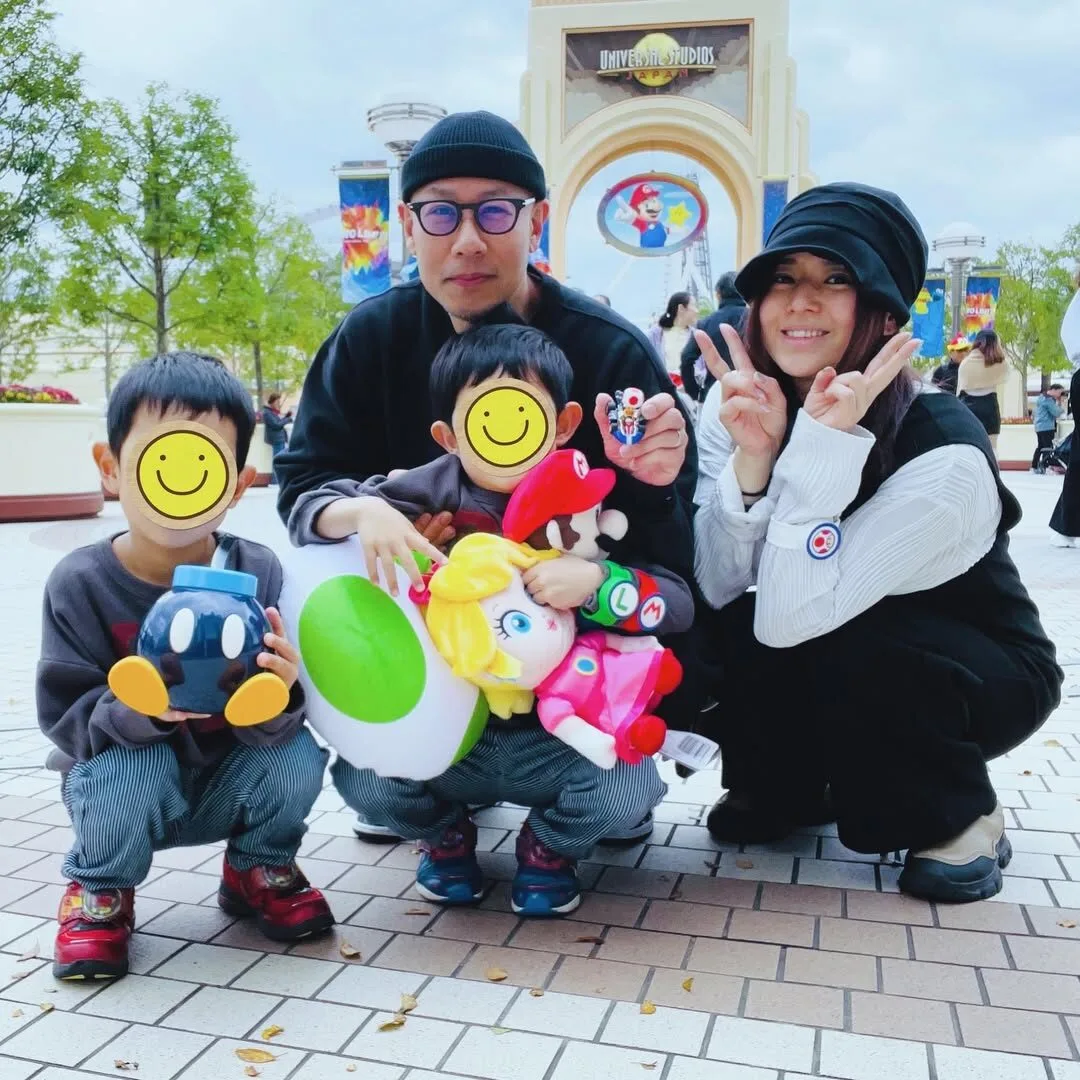 ลูกชายฝาแฝดของ "โซระ อาโออิ (Sora Aoi)" ถูกบูลลี่ในโรงเรียนเพราะแม่เคยเป็นดารา AV
