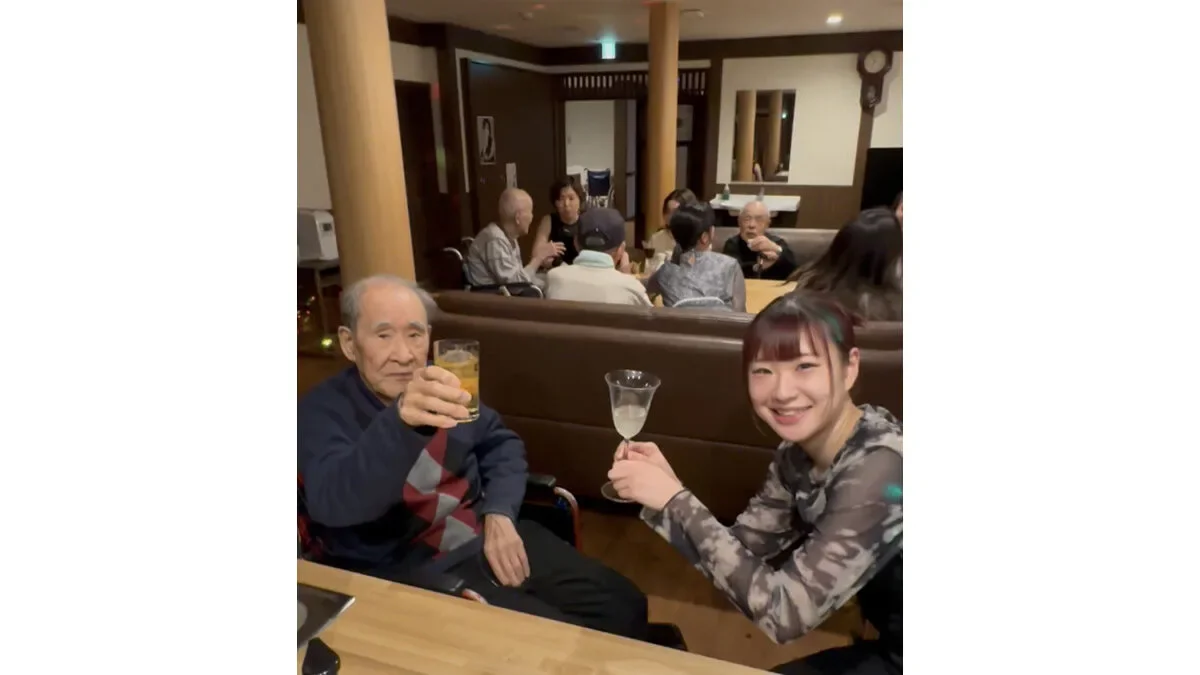 สวรรค์ของคนสูงวัย! "ยามายูริโนะซาโตะ (Yamayuri no Sato)" ตอนกลางวันเป็นบ้านพักคนชรา ตอนกลางคืนกลายเป็นบาร์โฮสต์