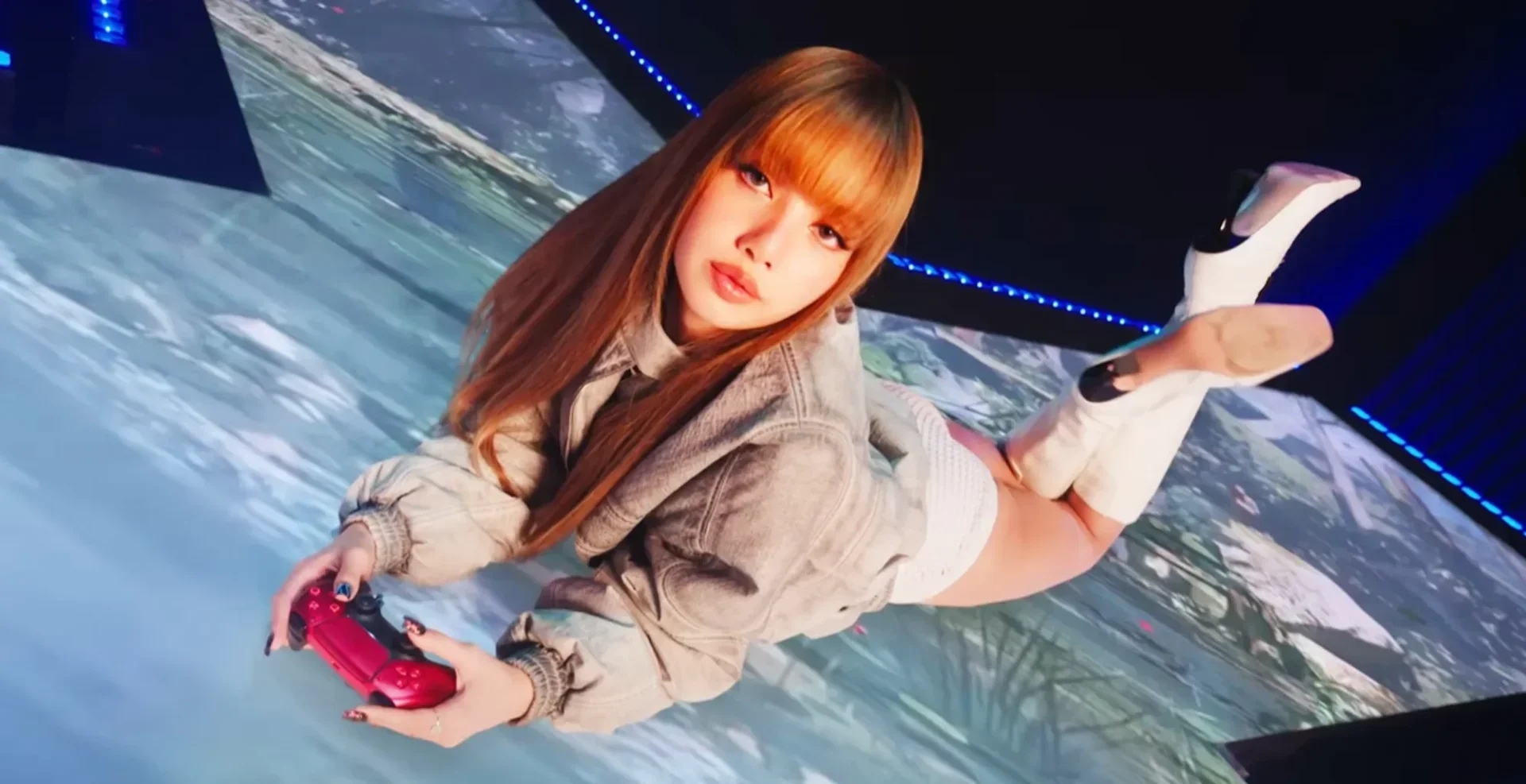 "ลิซ่า BLACKPINK" ควงคอนโทรลเลอร์ร่วมแคมเปญ "No Play Limits" ในฐานะพรีเซนเตอร์ของ "PlayStation 5 (PS5)"
