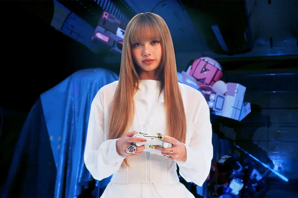"ลิซ่า BLACKPINK" ควงคอนโทรลเลอร์ร่วมแคมเปญ "No Play Limits" ในฐานะพรีเซนเตอร์ของ "PlayStation 5 (PS5)"