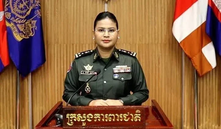 อย่าสับสน! "พลโทหญิงมาลี" หรือ "เจ๊มาลี" แค่หน้าเหมือน "ตาตา (Tata)" อดีตนักร้องที่เคยก๊อปเพลง "2NE1" แต่จริง ๆ คือคนละคน!