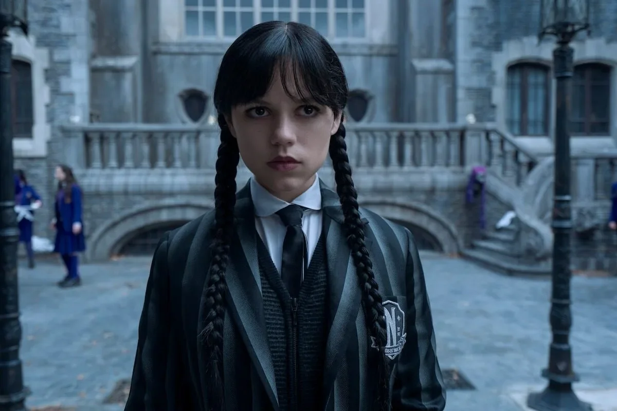 เปิดวาร์ปนักแสดงในซีรีส์ "Wednesday ซีซั่น 2" ยกขบวนตัวละครใหม่-เก่ามาแบบจัดเต็ม!