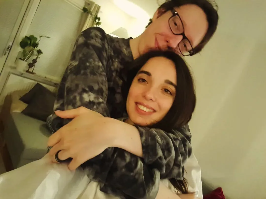 YouTuber หนุ่มสวีเดนแต่งงานกับแฟนคลับสาว หลังพบรักบนคลิปเผยใจถึงชีวิตที่โดนดูถูกหน้าตา