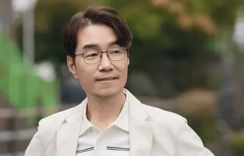 แฟนคลับอาลัย "ซงยองกยู (Song Young-Kyu)" นักแสดงเกาหลีชื่อดัง เสียชีวิตในรถ หลังเผชิญมรสุมคดีเมาแล้วขับ