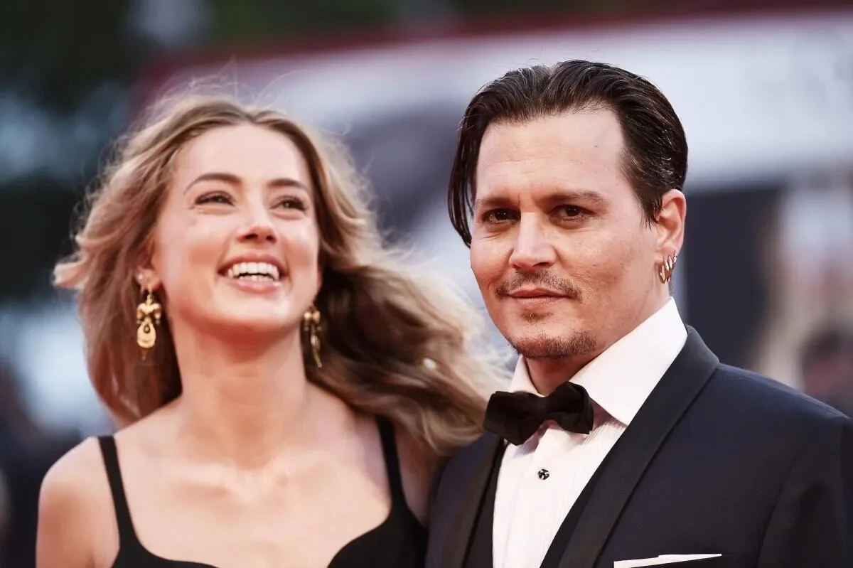 "แอมเบอร์ เฮิร์ด (Amber Heard)" เปลี่ยนชื่อเป็น "มาร์ธา เจน แคนนารี่ (Martha Jane Cannary)" หลังย้ายไปสเปน และเริ่มต้นเส้นทางใหม่ในวงการละครเวที