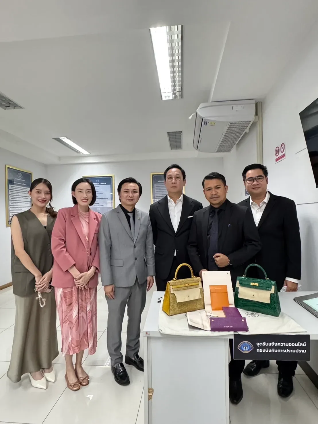 "ดิว อริสรา" คืนสร้อย "Bvlgari" - กระเป๋า "Hermès" ครบ ด้าน "เมย์ วาสนา" ถอนฟ้องทุกคดี ปิดฉากดราม่าแบรนด์เนมหรูหายสาบสูญ