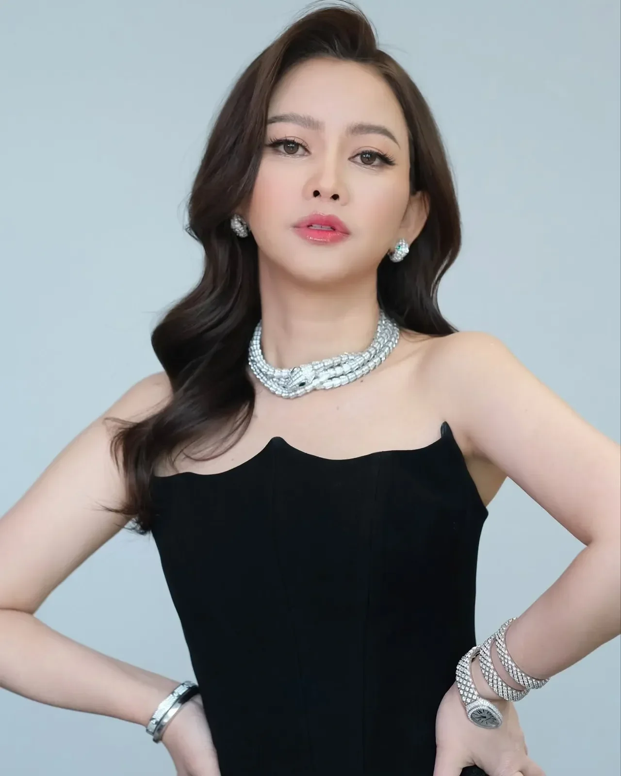 "ดิว อริสรา" คืนสร้อย "Bvlgari" - กระเป๋า "Hermès" ครบ ด้าน "เมย์ วาสนา" ถอนฟ้องทุกคดี ปิดฉากดราม่าแบรนด์เนมหรูหายสาบสูญ