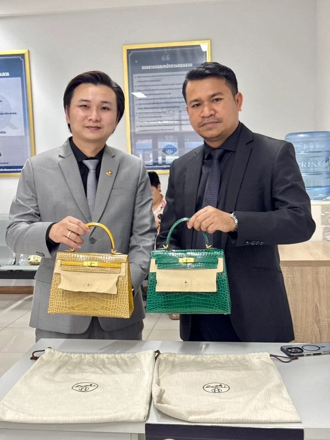 "ดิว อริสรา" คืนสร้อย "Bvlgari" - กระเป๋า "Hermès" ครบ ด้าน "เมย์ วาสนา" ถอนฟ้องทุกคดี ปิดฉากดราม่าแบรนด์เนมหรูหายสาบสูญ