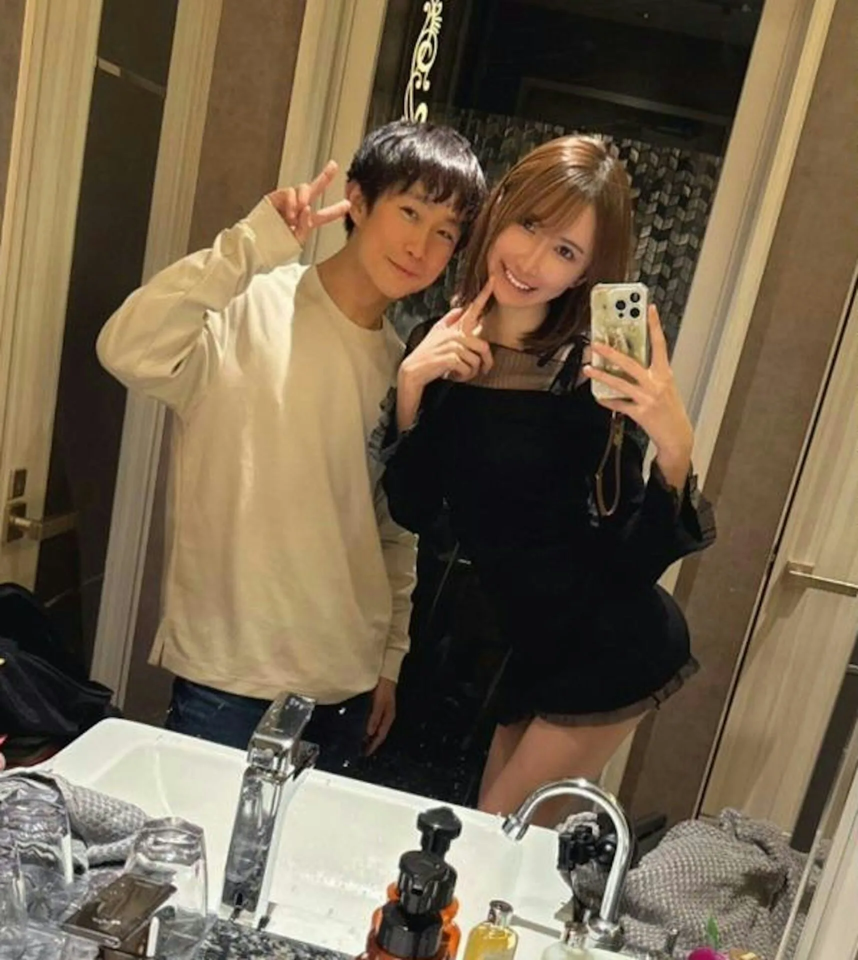 "ยูคิ ยูซึรุ (Yuki Yuzuru)" เจ้าชายพรหมจรรย์แห่งวงการ AV เปิดใจกับสื่อจีน "ถ้าตั้งใจเรียนกว่านี้ คงไม่ต้องมีเพศสัมพันธ์กับดาราหนังผู้ใหญ่ทุกวัน"