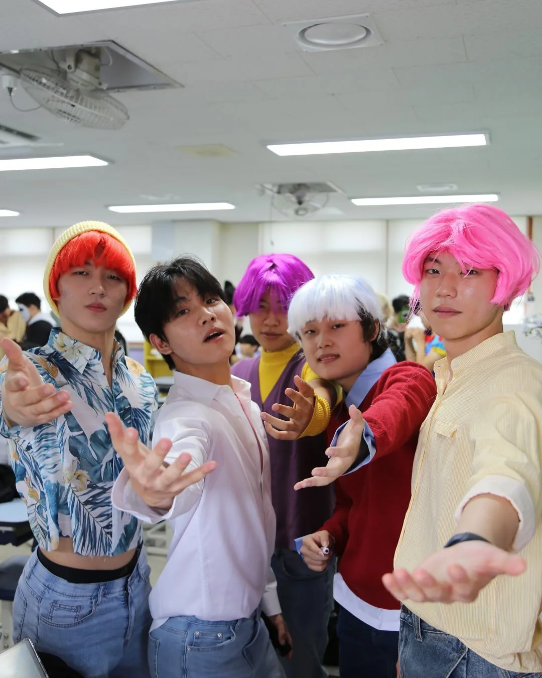 พาส่องภาพนักเรียนมัธยมฯ ปลาย "Uijeongbu High School" ถ่ายรูปก่อนจบการศึกษาจากโรงเรียน ที่ครีเอทีฟจนกลายเป็นไวรัล!