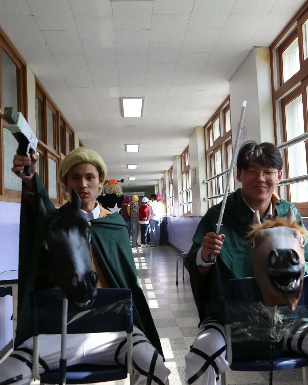 พาส่องภาพนักเรียนมัธยมฯ ปลาย "Uijeongbu High School" ถ่ายรูปก่อนจบการศึกษาจากโรงเรียน ที่ครีเอทีฟจนกลายเป็นไวรัล!