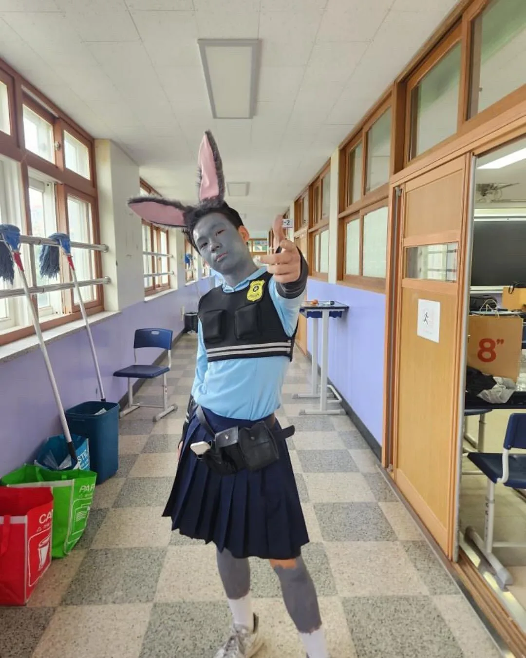 พาส่องภาพนักเรียนมัธยมฯ ปลาย "Uijeongbu High School" ถ่ายรูปก่อนจบการศึกษาจากโรงเรียน ที่ครีเอทีฟจนกลายเป็นไวรัล!