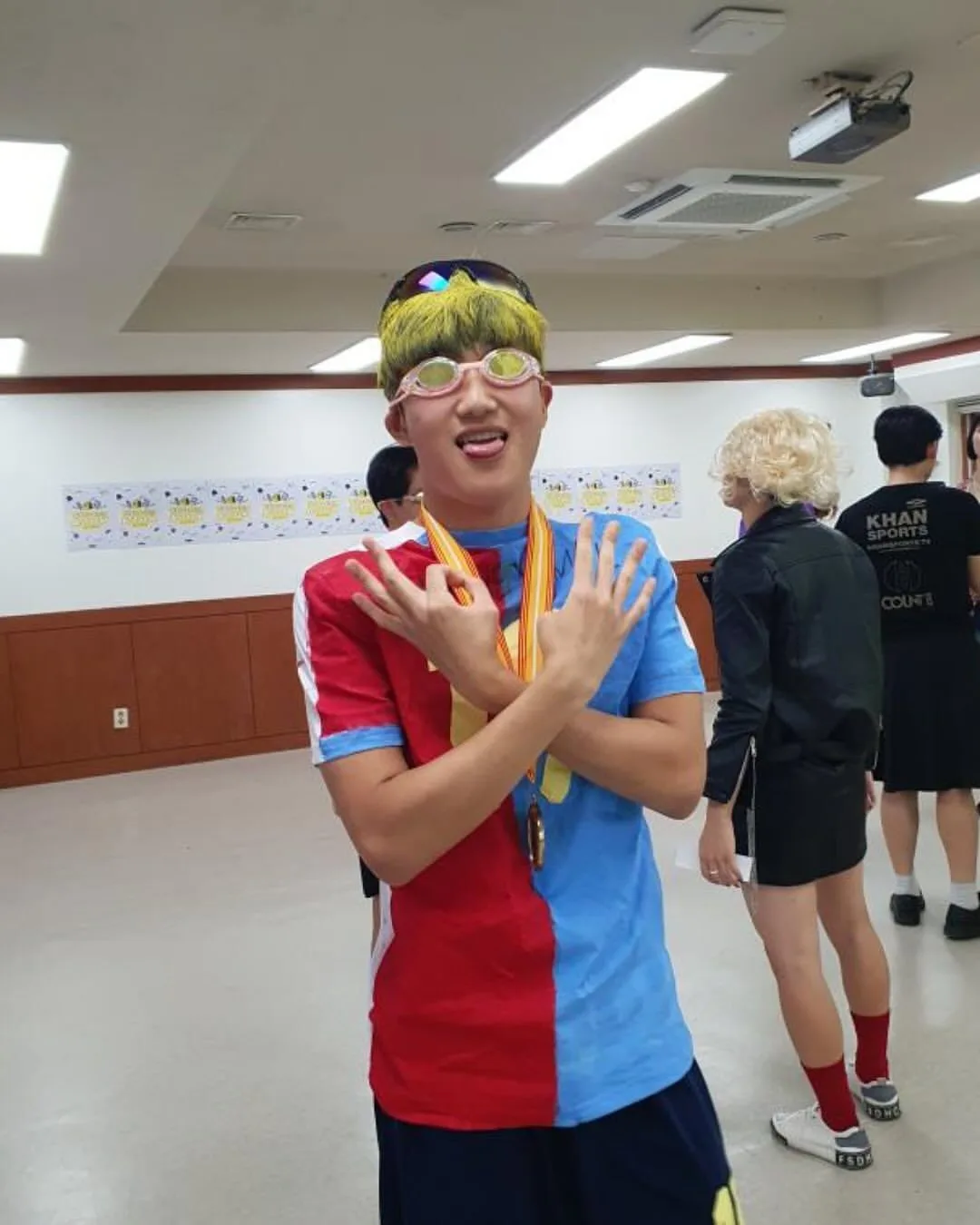 พาส่องภาพนักเรียนมัธยมฯ ปลาย "Uijeongbu High School" ถ่ายรูปก่อนจบการศึกษาจากโรงเรียน ที่ครีเอทีฟจนกลายเป็นไวรัล!
