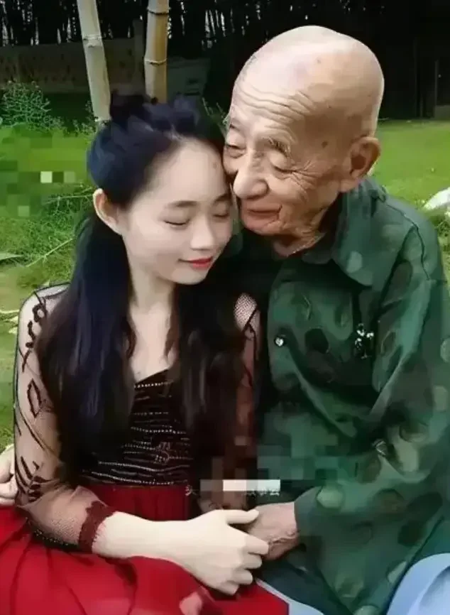 ต่างวัย ไม่ต่างใจ! สาวจีนวัย 23 พบรักกับคุณปู่วัย 80 ในบ้านพักคนชรา ก่อนตัดสินใจแต่งงาน แม้ครอบครัวเห็นต่าง