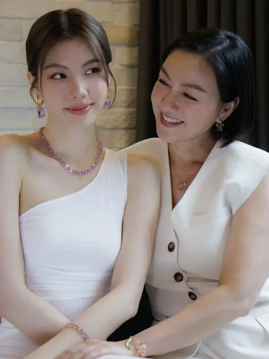 "ออม-คุณแม่ก้อย" น้ำตาไหลกลางแฟนมีตเมืองจีน หลังเจอผู้จัดแอบขายเบเนฟิตเพิ่ม จนต้องนั่งทำงาน 8 ชั่วโมงติด ด้าน "ช่อง 3" ออกโรงจัดการ