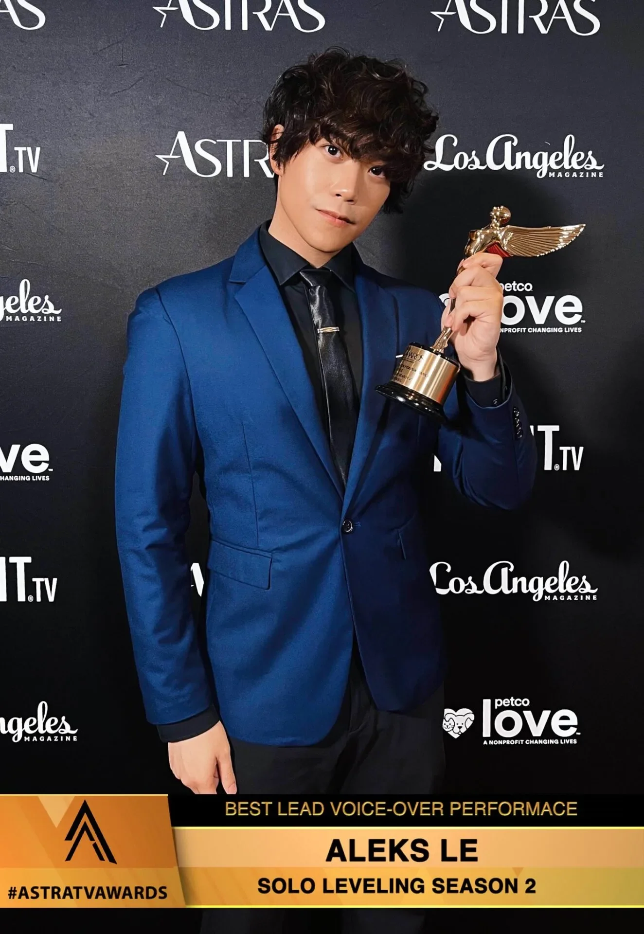 "อเล็กส์ เล (Aleks Le)" ผู้พากย์เสียงภาษาอังกฤษให้ "อากัตสึมะ เซ็นอิตสึ (Zenitsu Agatsuma)" สวมชุดที่ออกแบบเองในธีม "Demon Slayer: Kimestu no yaiba ดาบพิฆาตอสูร" ดูเท่ราวกับเป็น "เสาหลักอัสนี" ตัวจริง!